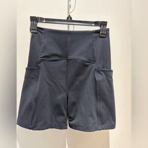 Beyond Yoga POWERBEYOND™ Strive Pocket shorts~ size M